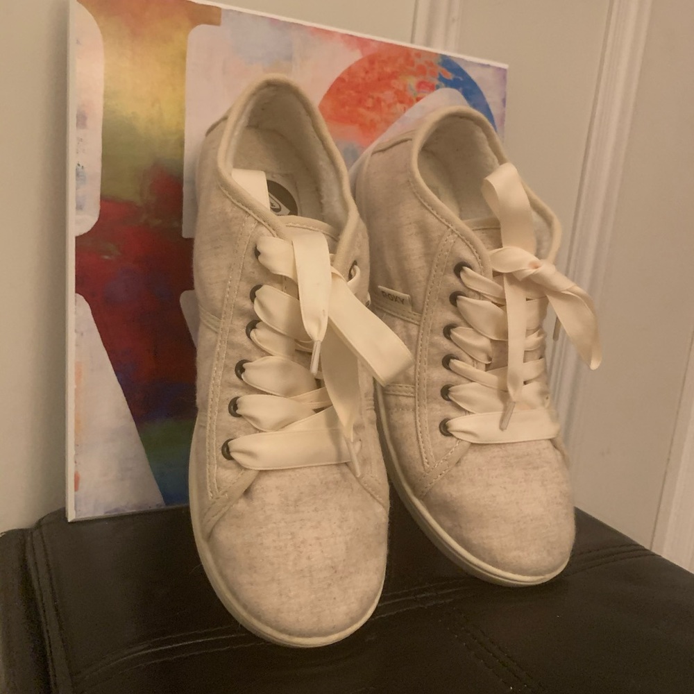 Roxy Tie Shoes